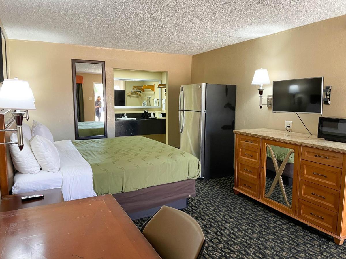 Staying Near Pro Staff: 4 Budget Hotels in Fort Worth Compared