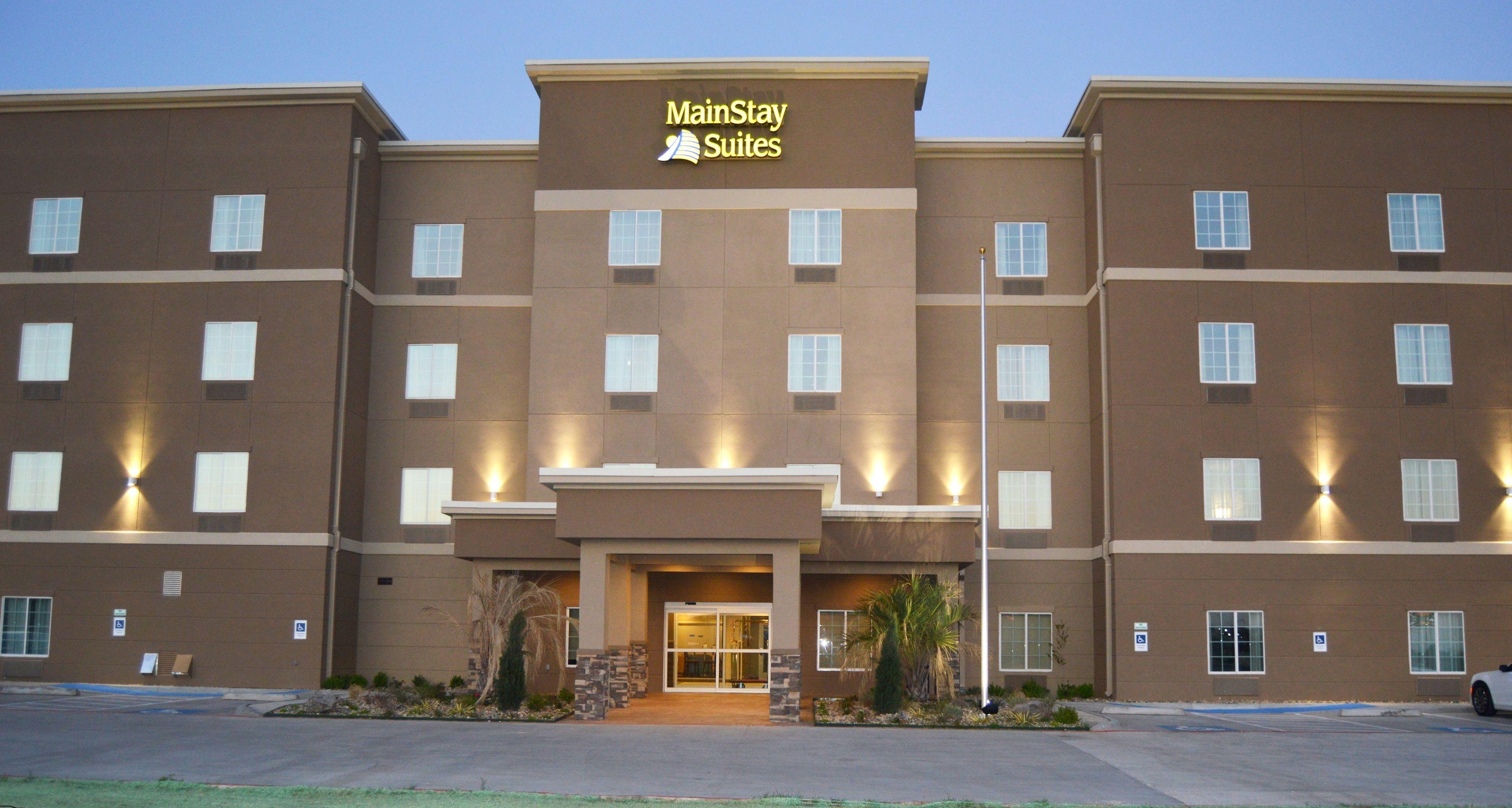 5 Business Hotels Near Scharbauer Sports Complex for Work Stays