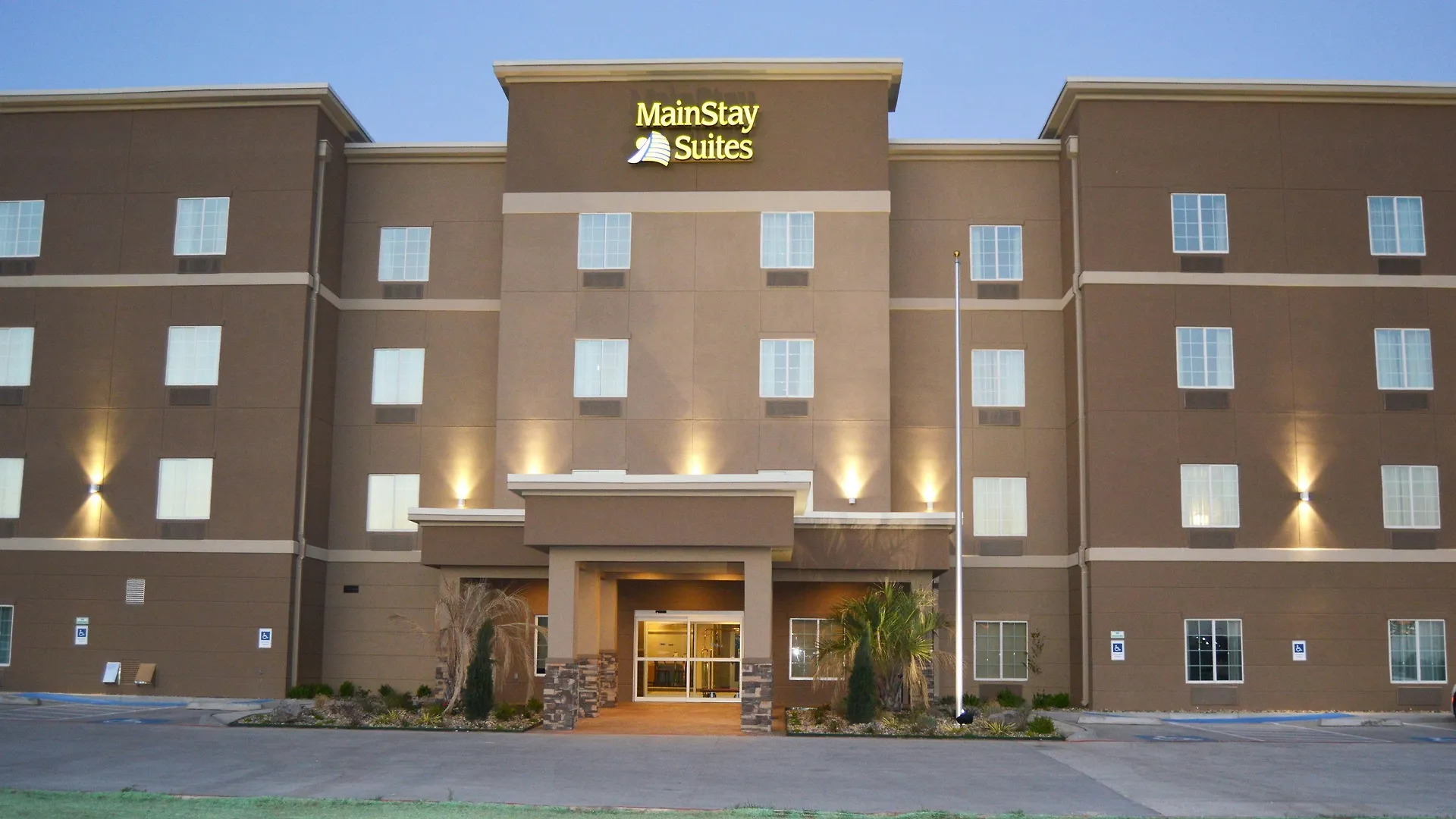 5 Business Hotels Near Scharbauer Sports Complex for Work Stays