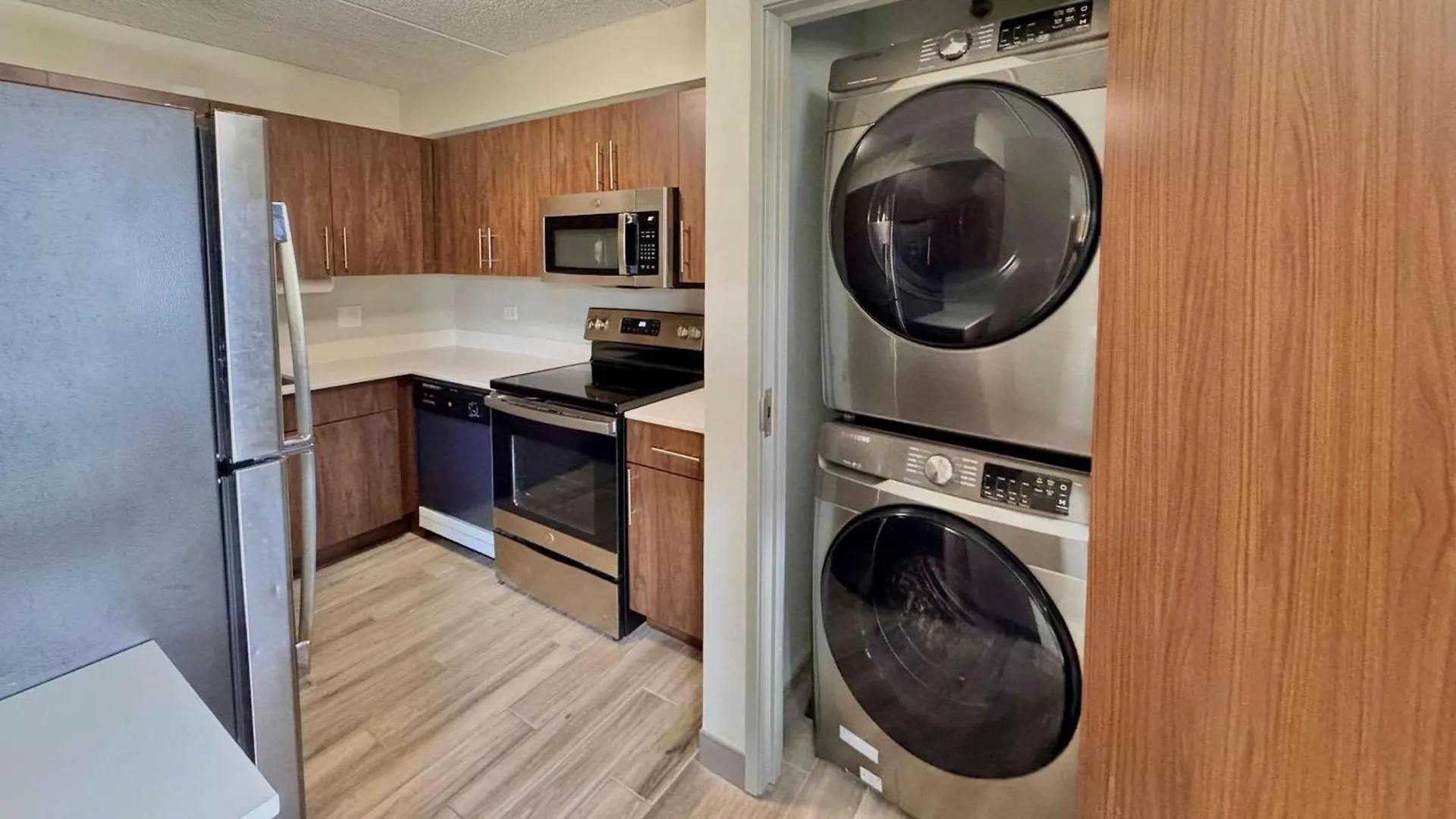 4 Hotels Near Oakbrook Center Solo Travelers Actually Book