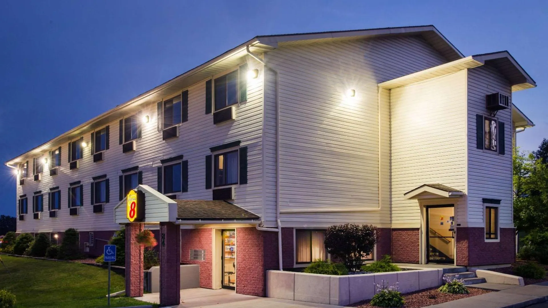 7 Super 8 Hotels in Upstate New York That Stand Out